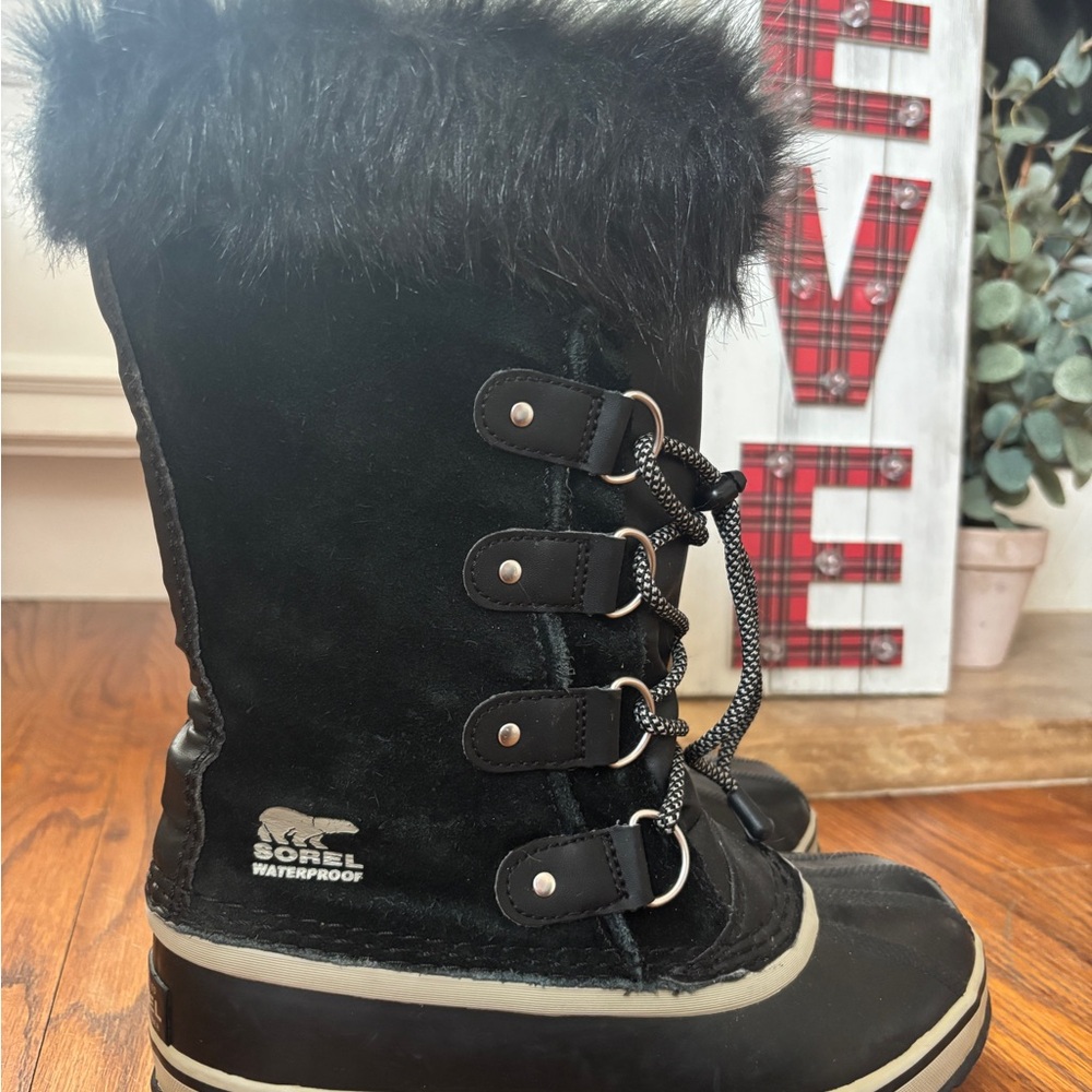 Sorel Black Fur-Trimmed Winter Boots